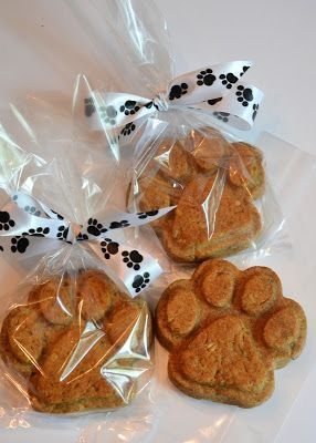 Fiesta Para Perros Ideas, Dog Treat Packaging Ideas, Treat Packaging Ideas, Dog Treat Packaging, Pet Bakery, Paw Cookies, Treat Packaging, Dog Cake Recipes, Pet Treats Recipes