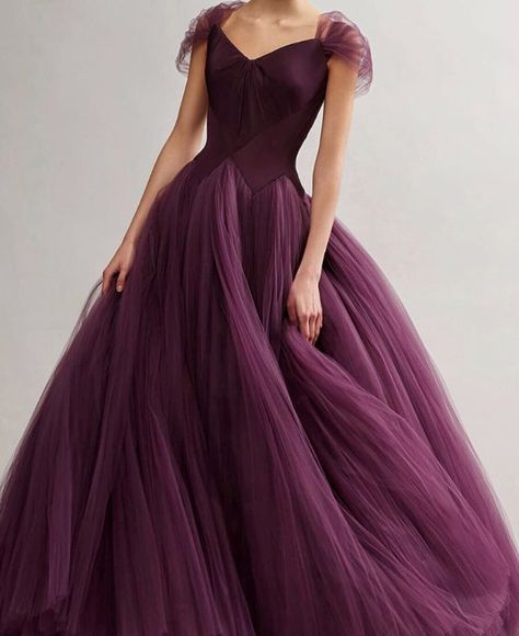 Frocks For Women Party, Long Frocks For Women, Frock Models, Frocks And Gowns, Purple Tulle, Simple Frock Design, Long Frock Designs, Gown Party Wear, Long Gown Design