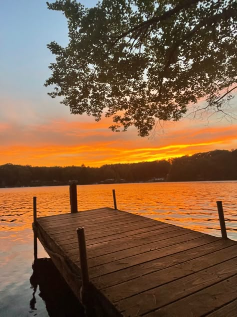 Lake Town Aesthetic, Lakes Aesthetic, Cottage Sunset, Lake Dock, Sunrise Lake, Sunset Rose, Sunset Lake, Wild Love, Summer Lake