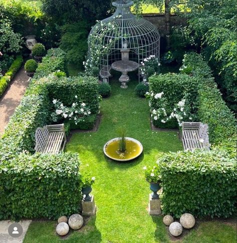 French Parterre Gardens, Hamptons Fence, France Normandy, French Gardens, Parterre Garden, Orchard Garden, Creative Garden Decor, Instagram Landscape, Gothic Garden