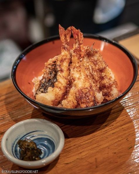 Tempura Donburi at Kushi Tempura Dandanya in Tokyo, Japan || Check out this Ultimate Tokyo Food Guide with 17 Places To Eat from wagyu and sushi to tempura and takoyaki to Japanese whisky and coffee including SushizanMai, Ichiran, Ginza Steak, Tempura Tsunahachi, Teppan Baby, Gindaco and more. || Where To Eat in Tokyo on Travelling Foodie || #Japan #Foodie Tempura Donburi, Coco Ichibanya, Best Restaurants In Tokyo, Dessert Sushi, Tokyo Food, Tokyo Restaurant, Ramen Restaurant, Oyster Recipes, Homemade Sushi