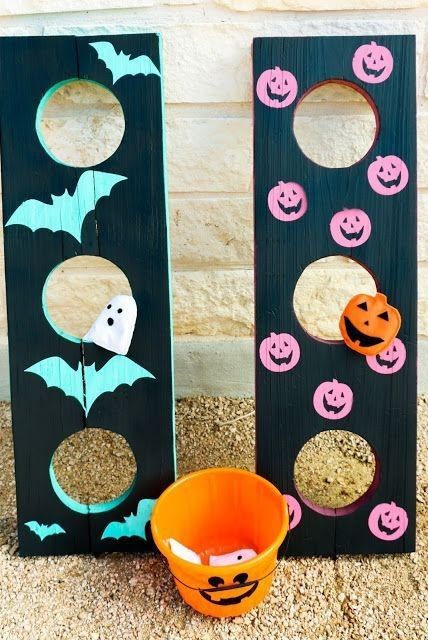 Halloween Bean Bag Toss, Festa Hotel Transylvania, Halloween Carnival Games, Fun Halloween Party Games, Dekorasi Halloween, Fall Carnival, Fun Halloween Games, Diy Halloween Games, Bean Bag Toss Game