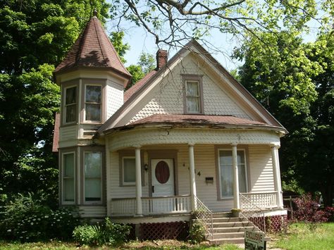 Pennsylvania Homes, Old Mansions, Fantasy Homes, Dream Cottage, Gothic Home Decor, Gothic House, Cabins And Cottages, Abandoned Houses, Pretty House