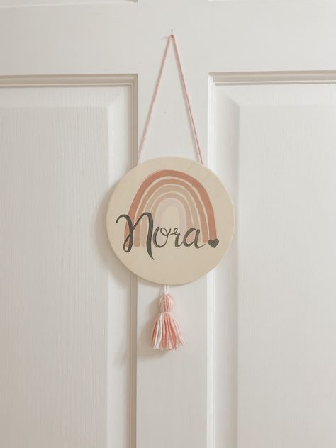 Room Name Signs Doors, Diy Door Signs Bedroom, Door Sign Ideas Bedroom, Door Signs Diy Bedroom, Door Sign Name, Bedroom Door Name Signs, Door Name Plates Diy, Door Plates Ideas, Room Signs Bedroom Door