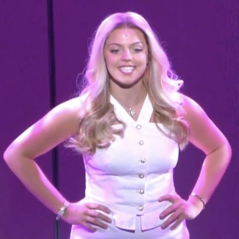 Renee Rapp Regina George Broadway, Renne Rapp Regina George, Regina George Musical, Regina George Renee Rapp, Renee Rapp Regina George, Mean Girls Broadway, Mean Girls The Musical, Renee Rap, Musical Characters