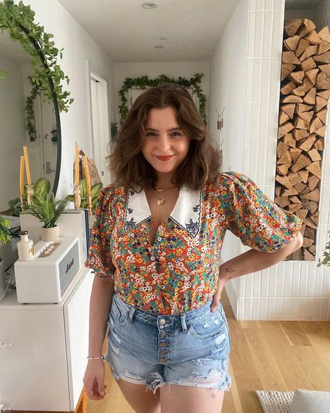 Noelle Downing ✨’s Instagram photo: “This top really brings me back to 21 year old Noelle and I am living for it ✨ if you’ve been here long enough you get it!! 😜 wearing…” Noelle Downing, You Get It, Body Positivity, Get It, Year Old, Floral Tops, Bring It On, Instagram Photo, Floral