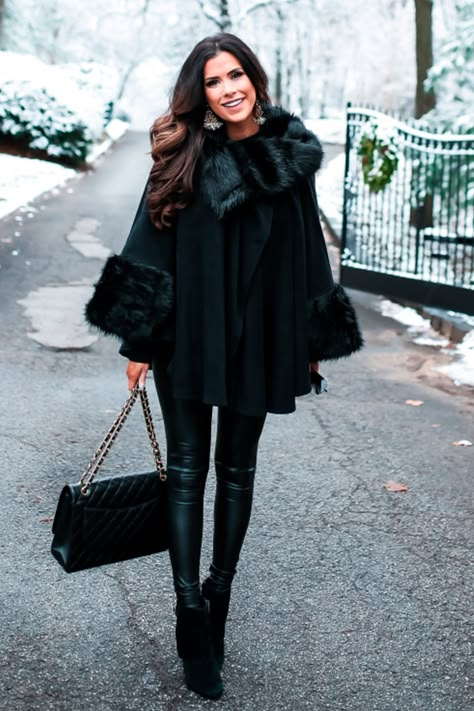 Cape Outfits For Women Winter, Luxury Winter Fashion, Winter Cape Outfit, Shawl Outfit Winter, Black Cape Outfit, Winter Black Outfits, Black Winter Outfits, Cape Outfit, Emily Ann