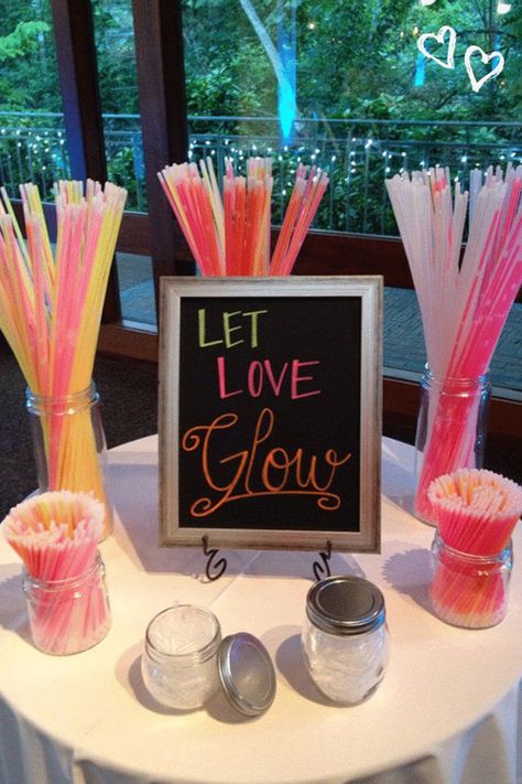 A brilliant bonfire night theme is sure to make your wedding sparkle. Take a look at these great ideas if you want your day to go with a bang. Bonfire Night Wedding, Bonfire Parties, Bonfire Wedding, Wedding Table Planner, Wedding Favor Table, Bonfire Party, Rustic Wedding Decorations, Bonfire Night, Cute Wedding Ideas