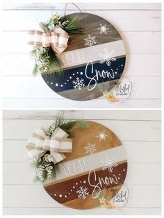 Cricut Door Signs Winter, Christmas Wreaths Wood Circle, Christmas Wood Door Rounds, Round Welcome Sign Christmas, Wooden Round Signs Christmas, Winter Circle Wood Signs, Holiday Circle Wood Signs, Winter Wood Rounds, Wood Craft Show Ideas