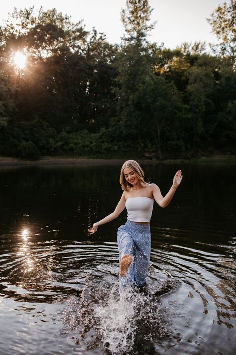 Creek Graduation Pictures, Lake Photoshoot Outfit Ideas, Cute Water Pictures, Senior Picture Ideas By The Water, River Photoshoot Outfit Ideas, Senior Picture Nature Photo Ideas, Senior Photos In The Water, Senior Lake Photoshoot, Grad Pics In Water