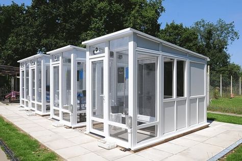 Portable Dog Kennels, Luxury Dog Kennels, Dog Boarding Kennels, Boarding Facility, Dog Kennel Designs, Cat Fence, Dog Kennel Furniture, Diy Dog Kennel, Cat Patio