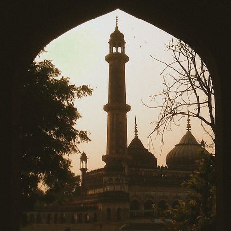 Aesthetic Lucknow photography. Bada Imambara Lucknow, Imambara Lucknow, Mosque Aesthetic, Sky Edit, Post Wallpaper, Islam Aesthetic, Novel Books, South Asian Aesthetic, India Travel Places