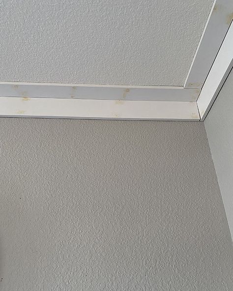 How To: Farmhouse Style Moulding Wood Ceiling Trim Ideas, Diy Crown Molding Cheap Ceiling, Farmhouse Trim Ceiling, Diy Crown Moulding Ceilings, 1x4 Ceiling Trim, Farmhouse Ceiling Molding, Farmhouse Ceiling Trim Ideas, Farmhouse Style Crown Molding, Basic Trim Molding