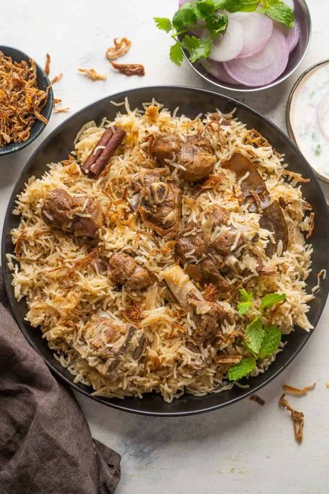 Mutton Dishes, Mutton Dum Biryani, Yakni Pulao Mutton, Pakistani Food Photography, Beef Pulao, Mutton Biryani Photography, Pakistani Foods, Healthy Desi Food, Celebration Food