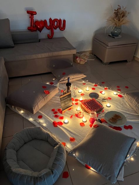 Vday Date At Home, Valentines Indoor Picnic, Romantic Living Room Date Night Ideas, Date Night Setup At Home, Indoor Valentines Date, Date Night Set Up, Valentine’s Day Home Date, Intimate Date Night Ideas At Home, Valentine Picnic Ideas For Couples