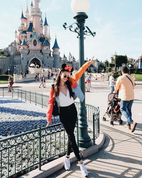 Euro Disney Paris, Hongkong Disneyland Outfit, Hongkong Outfit Travel, Hongkong Outfit, Streets Of France, December Outfits, Kelsey Merritt, Disneyland Photos, Japan Fashion Street