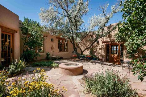 adobe home courtyard Desert Living Outdoor Spaces, Southwest Adobe Homes, Adobe House Courtyard, Bishops Lodge Santa Fe, Adobe Ranch House, Santa Fe Homes Exterior, Hacienda With Courtyard, Adobe Homes Exterior, Arizona Homes Exterior