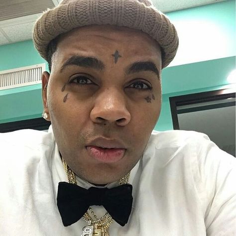 Kevin Gates. Oddly, it's his mind more than his music that drew me to him. I had never heard a song he'd done until I watched this interview. Brilliant young man. Kevin Gates, Black Spiderman, Face Tattoos, Reaction Face, Silly Girls, Mood Humor, Realistic Art, A Song, Picture Poses