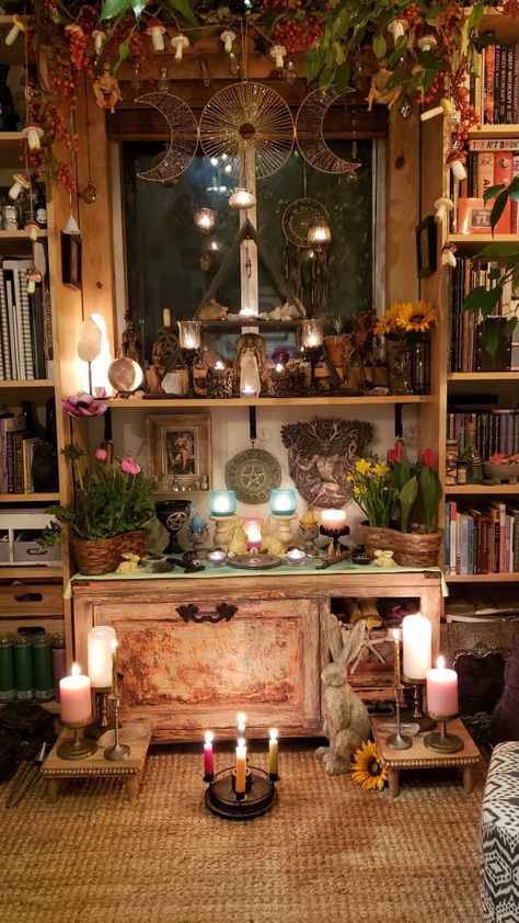 Psychic House Aesthetic, Witchy Apartment Bedroom, Earthy Witch Bedroom, Spiritual Themed Bedroom, Maximalist Earthy Decor, Witchy Walk In Closet, Earthy Witchy Aesthetic, Goblincore Home Aesthetic, Esoteric Interior Design