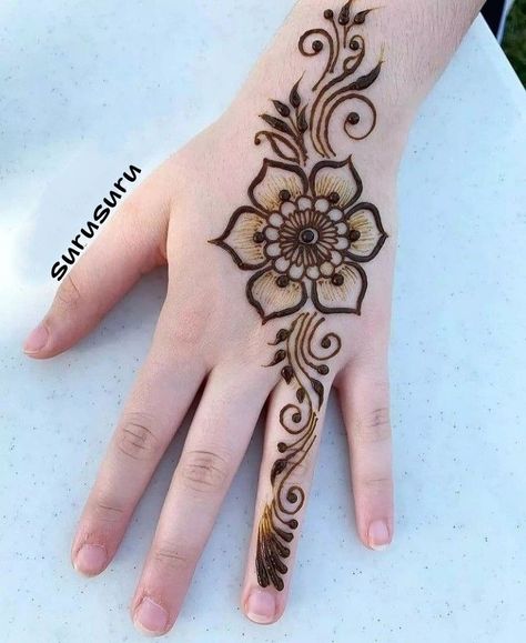 Inai Design Simple, Mahanadi Design Simple, Simple Henna Flower Designs, Henna Flower Simple, Hena Design Hand Flowers, Tattoo Henna Design Simple, Simple Henna Designs Flower, Design Inai Simple, Desain Henna Simple