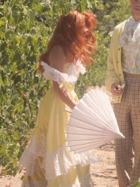 Redhead Wearing Pink, Cottage Core Outfits Aesthetic, Red Head Princess Aesthetic, Red Haired Princess Aesthetic, Red Head Cottagecore, Cottagecore Poc Women, Medieval Princess Aesthetic Blonde, Princess Core, Princess Aesthetic