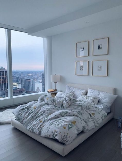 Nice LARGE windows and a minimalist design. I really like this city apartment aesthetic. Small Apartment Bedrooms, Minimalist Apartment, Apartment Aesthetic, Modern Bedroom Decor, Aesthetic Rooms, Room Ideas Bedroom, Aesthetic Bedroom, Dream Rooms, Dream Bedroom