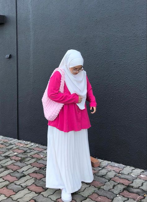 Plus Size Hijabi Outfits, Ootd Gemuk, Hijabi Barbie, Ootd Ngampus, Uni Fashion, Barbie Inspired, Tutorial Hijab, Casual Hijab, Casual Hijab Outfit