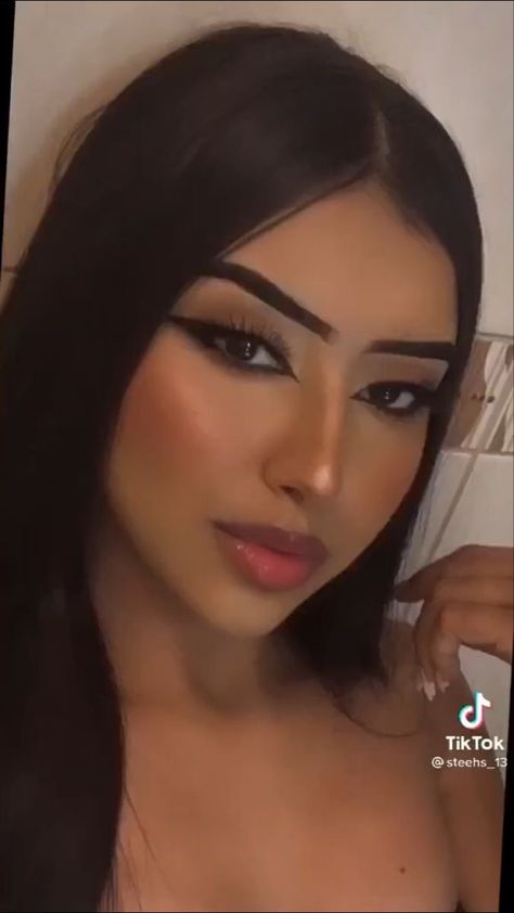 Maquillage On Fleek, Beauty And Cosmetics, Latina Makeup, Natural Glowy Makeup, Makeup Is Life, Dope Makeup, Edgy Makeup, Cute Makeup Looks, Dark Makeup