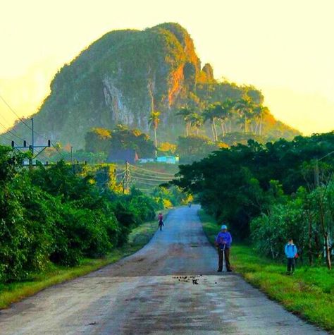 Cuba Landscape, Cuba Vinales, Cuba Pictures, Cuba Photography, Visit Cuba, Vinales, Beautiful Roads, Country Roads Take Me Home, Cuba Travel