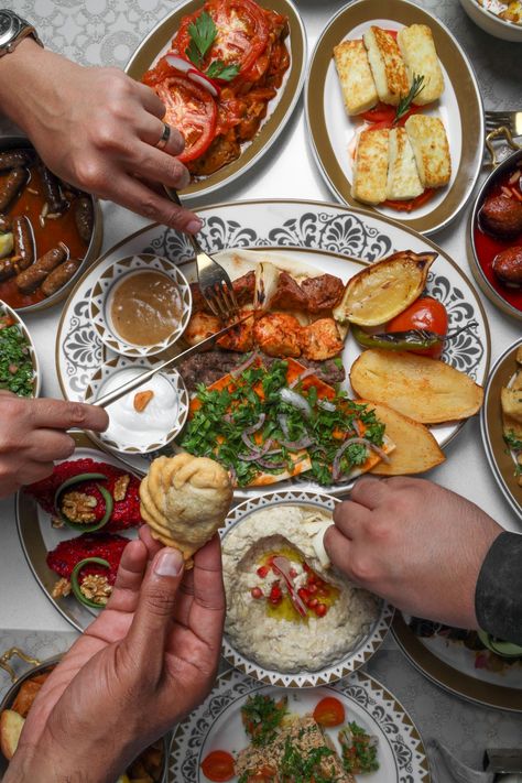 Arabic Dinner Table, Iranian Food Photography, Potluck Photography, Turkish Food Photography, Arabic Food Photography, Kebab Aesthetic, Middle East Restaurant, Hands Cooking, Lebanese Restaurant