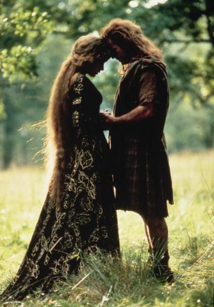 they both took a risk....... Celtic Wedding Dress, Gabaldon Outlander, Tv Weddings, Diana Gabaldon Outlander Series, Diana Gabaldon Outlander, William Wallace, Medieval Wedding, Septième Art, Mel Gibson