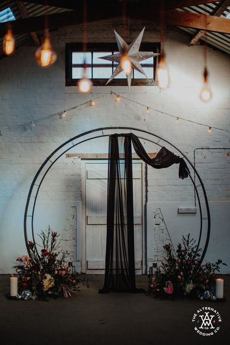 Dark Moody Wedding Backdrop, Black Themed Wedding Decoration, Black Circle Arch Wedding, Black And Moody Wedding, Halloween Wedding Backdrop, Dark Gatsby Aesthetic, Small Outdoor Winter Wedding, Goth Prom Photos, Dark Wedding Backdrop