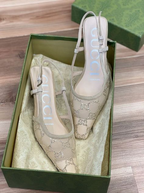 Gucci Elegant, Gucci Heels, White Shoe, Heels Classy, Girly Shoes, Elegant Shoes, Wedding Heels, Pretty Shoes, Dream Shoes