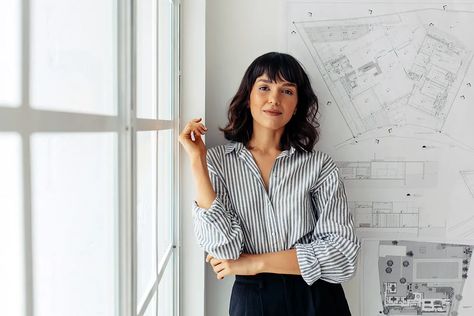 Female Architect, Brand Photography Inspiration, Business Stock Photos, Skin Retouching, Business Photoshoot, Professional Portrait, Business Portrait, Headshots Professional, Shooting Photo