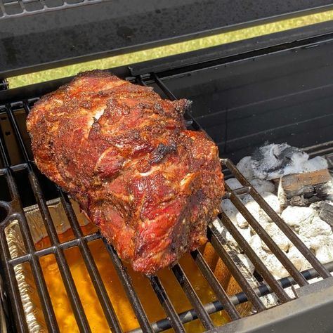 Pork Shoulder on Charcoal Grill - Bear Cusine Anasazi Beans, Grilled Pork Shoulder, Sous Vide Cooking, Smoked Fish, Smoked Brisket, Summer Grilling, Food Garnishes, Big Green Egg, Fool Proof Recipes