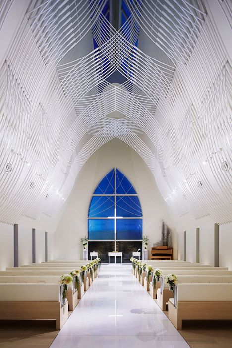 Chapel in Japan by Eriko Kasahara Chapel Design Architecture, Modern Chapel, Kirchen Design, Small White Chapel, Chapel Ceiling, Ecumenical Chapel Design, Modern Church, Sacred Architecture, Religious Architecture