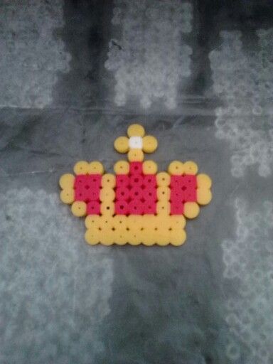 Perler Bead Crown Pattern, Perler Bead Crown, Perler Bead Patterns Princess, Potion Bottle Perler Beads, Perler Bead Princess Crown, Rei Perler Bead, Hama Art, Melt Beads Patterns, Hamma Beads Ideas