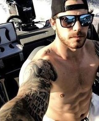 #SeguinSunday You're so hot you make the equator look like the North Pole. #hunksofhockey #iwouldpuckwithyou #tylerseguin #pickuplines… Dallas Stars Hockey, Boys Hockey, Hot Hockey Players, Stars Hockey, Tyler Seguin, Scruffy Men, Pittsburgh Penguins Hockey, Nhl Players, The North Pole