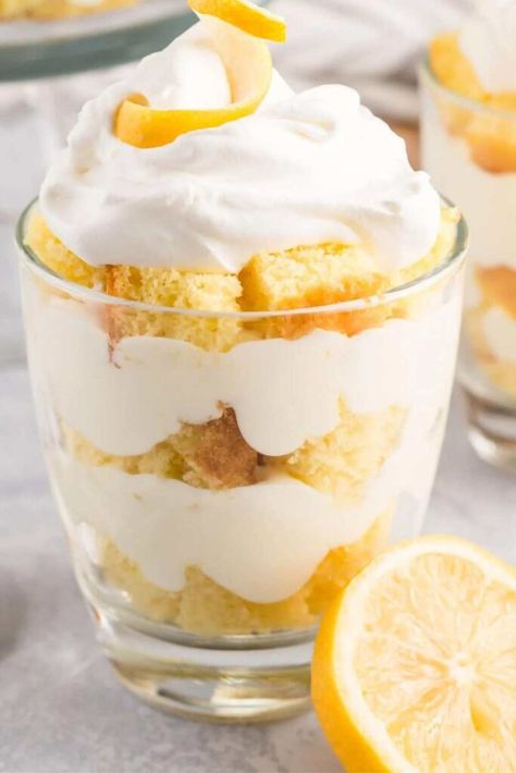 Mary Berry Limoncello Trifle Pretty Easter Desserts, Easter Trifle, Lemon Trifle, Pudding Recept, Cake Trifle, Lemon Desserts Easy, Dessert Lemon, Spring Time Desserts, Lemon Bars Easy