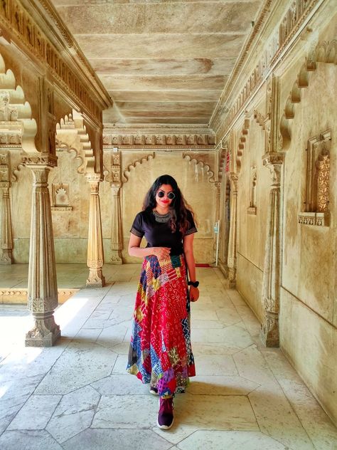 Girl traveling in India, City Palace, Rajasthan trip, Udaipur, City of Lakes, Fashion Palace Photoshoot Indian, Rajasthan Travel Outfit Ideas, Jaipur Trip Outfits, Jodhpur Photoshoot, Rajasthan Trip Outfit Ideas, Rajasthan Travel Outfit, Outfits For Rajasthan Trip, Jaipur Poses, Udaipur Photoshoot