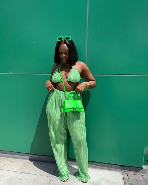 Boat Ride Outfit, Outfit Black Women, Vacay Outfits, Boat Ride, Green Outfit, Cute Everyday Outfits, Beach Wears, Club Outfits, Travel Outfit