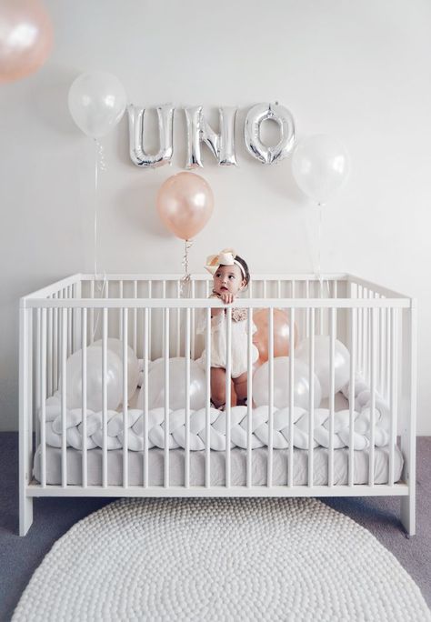 Crib Photoshoot 1st Birthdays, Birthday Crib Pictures, 1st Birthday Crib Pictures, One Balloon 1st Birthdays, Baby Birthday Balloon, Simple First Birthday, Birthday Room Decorations, 1st Birthday Pictures, 1st Birthday Photo