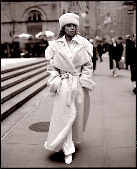 Mary J Blige 90s Fashion, Mary J Blige 90s, Winter Nyc, Gil Scott Heron, Mary J Blige, Hip Hop And R&b, Black Hollywood, Mary J, Female Rappers