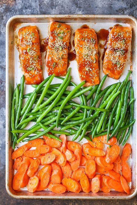 Salmon Teriyaki Recipe, 300 Calorie Meals, 500 Calorie, Sheet Pan Suppers, Sheet Pan Dinners Recipes, One Pan Dinner, Easy Skillet, Teriyaki Salmon, Pan Dinners