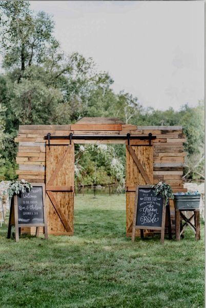 Remodel Cabin, Barn Door Wedding, Lilac Wedding Bouquet, Wedding Doors, Door Entryway, Wedding Entrance, Barn Ideas, Wedding Fun, Outdoor Wedding Decorations