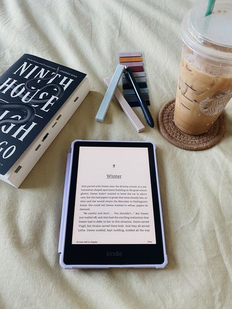 Reading Mood Aesthetic, E Books Aesthetic, Kindle Unlimited Aesthetic, Mug Aesthetic Photography, Kindle Book Aesthetic, Aesthetic Kindle Photos, Reading On Kindle Aesthetic, Kindle Girl Aesthetic, E Book Aesthetic