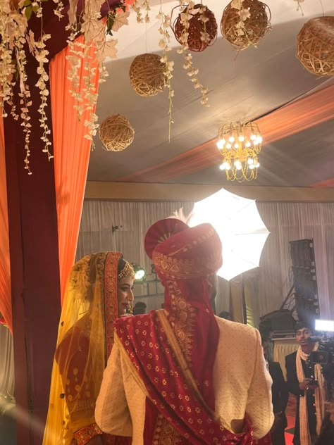 Marriage Snap, Indian Wedding Snap, Broke Leg Snapchat, Broke Leg, Mens Photography, Aesthetic Culture, Indian Clubs, Wedding Snap, Bad Pic