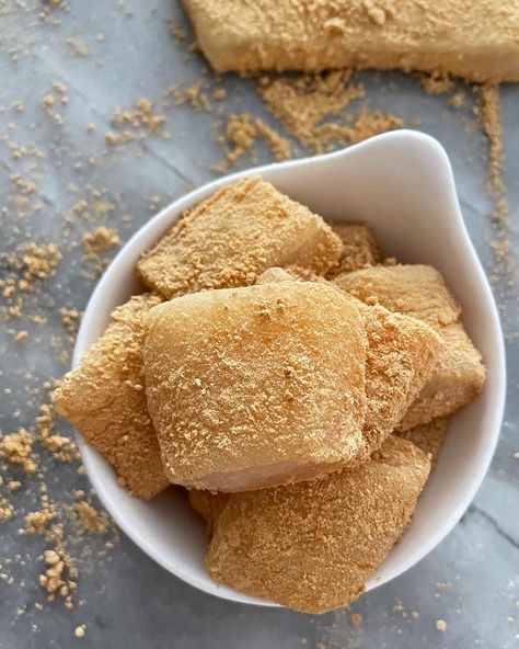 Mochi Recipe Microwave, Tapioca Flour Recipes, Mochi Recipe, Brown Sugar Syrup, Recipes Asian, Food Carts, Indulgent Food, Tapioca Flour, Peanut Butter Powder