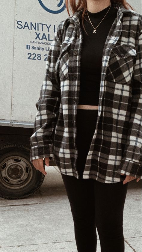 Check Shirts For Girls, Check Shirts For Women, Checkered Shirt Outfit, Button Shirt Outfit, Shacket Outfit Women, Checked Shirt Outfit, Plaid Jacket Outfit, Oversized Checked Shirt, Black Check Shirt