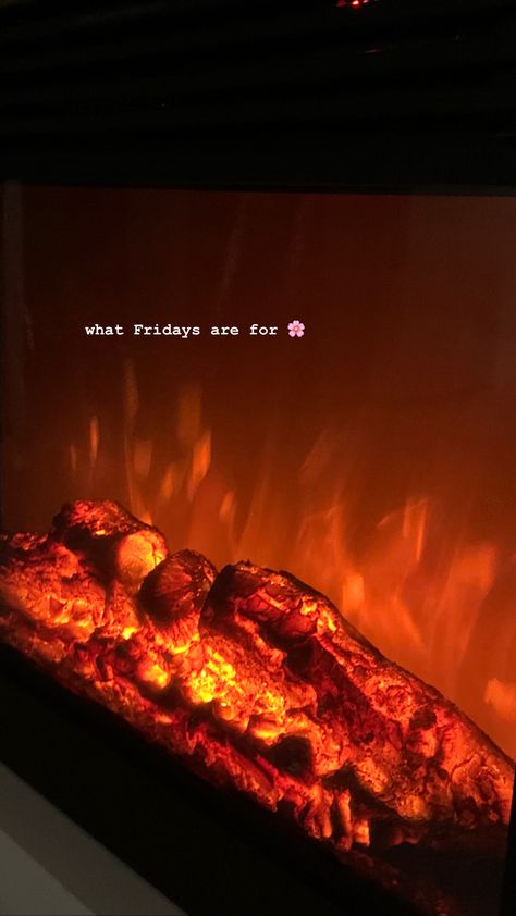 Fire Story Instagram, Chimney Aesthetic, Insta Aesthetics, Winter Fireplace, Food Captions, Romantic Evening, Christmas Aesthetic, Cafe Food, Insta Story